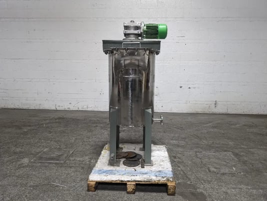30 gallon Frigmaires, Mix Tank, Stainless Steel, 20" diameter x 30" straight side, Flat Top, Slope Bottom, 1 - Image 1
