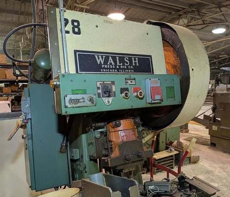 28 Ton, Walsh #28, OBI punch press, 2.5" stroke, 9.5" Shut Height, 2" adj., 6" throat, 21.75" x12" bed, 135 - Image 2