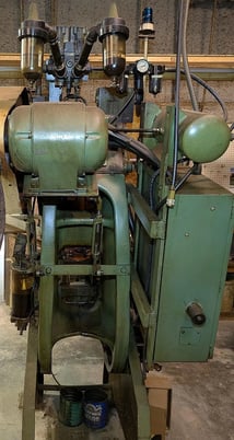 28 Ton, Walsh #28, OBI punch press, 2.5" stroke, 9.5" Shut Height, 2" adj., 6" throat, 21.75" x12" bed, 135 - Image 3
