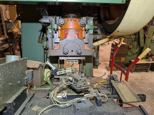 28 Ton, Walsh #28, OBI punch press, 2.5" stroke, 9.5" Shut Height, 2" adj., 6" throat, 21.75" x12" bed, 135 - Image 4