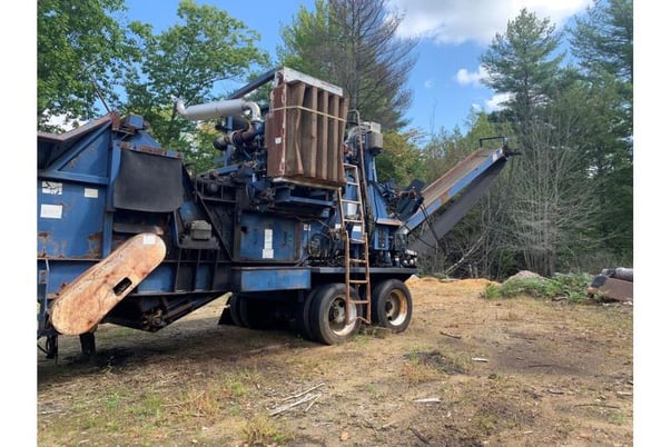 Peterson Pacific #2400A, Wood Grinder, 425 HP Diesel Engine, 1998 - Image 1