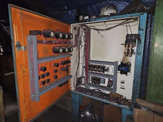 B & P #85B, muller with dust hood, motor & gearbox, batch hopper & cooling blower - Image 5