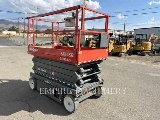 Skyjack, Inc. 4632, Articulated Boom Lift, 134 hours, S/N: 70035931, 2018 - Image 3