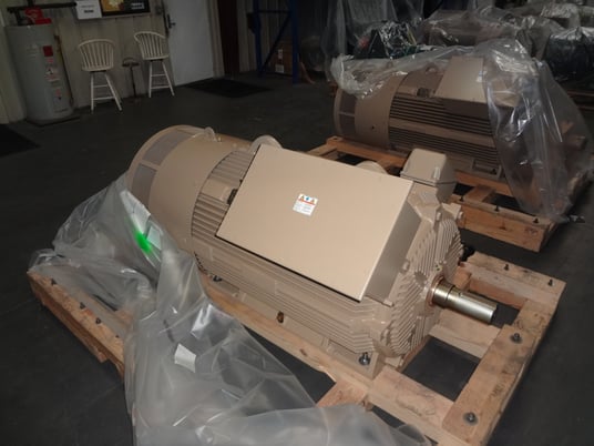 250 HP 1200 RPM General Electric, Frame 5010/5011LL, TEFC, BB, 2300/4160 Volts (2 available) - Image 1