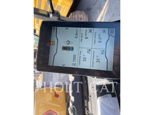 Caterpillar CB10, Vibratory Single Drum Asphalt, 7 hours, S/N: L9R00481, 2023 - Image 7