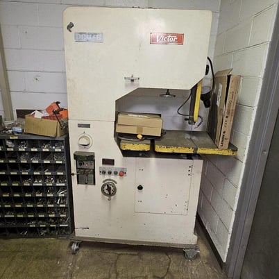 24" x 12" Victor #DCM-6, vertical band saw - Image 1
