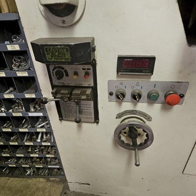 24" x 12" Victor #DCM-6, vertical band saw - Image 2