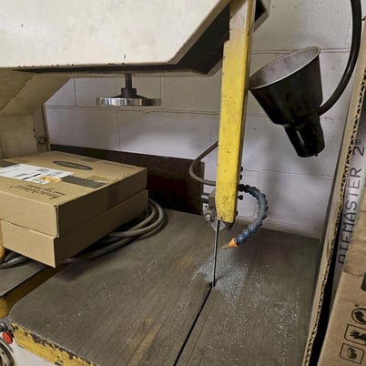 24" x 12" Victor #DCM-6, vertical band saw - Image 3