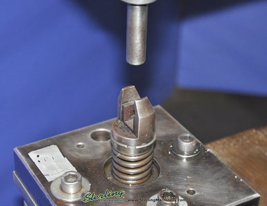 Eckold #HSP900/20, 36" throat, 12"-21" vertical height, dual palm Control, foot pedal, 2001, #A2145 - Image 3