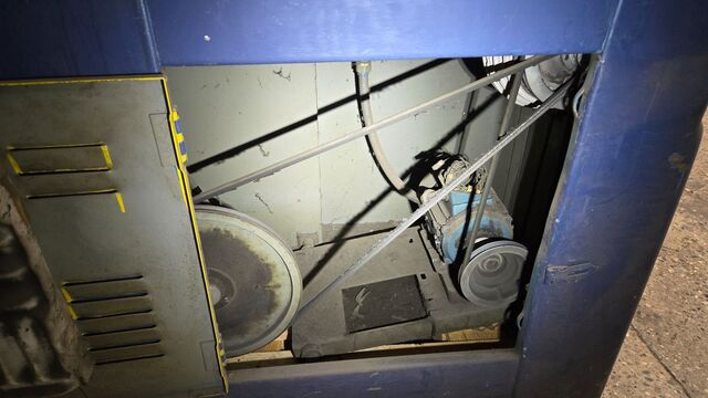 Grob #MS36, Vertical Bandsaw - Image 7