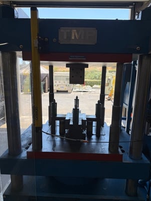 140 Ton, TMP #140-25x25, 4-post Hydraulic Press, 25" x25" platen, 27.5" open, 17" stroke, 5 HP, 3000 psi - Image 3