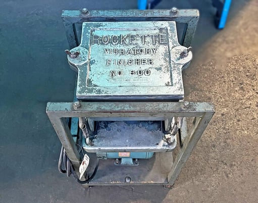 Rockette #800, Vibratory Finisher/Tumbler, 28" height, 1/2 HP, 110 V - Image 1