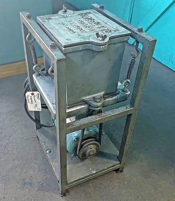 Rockette #800, Vibratory Finisher/Tumbler, 28" height, 1/2 HP, 110 V - Image 2