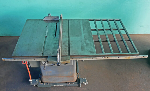 Dewalt #142, Table Saw, 10" Balde Capacity, 36" Rip Fence w/Extension, 53.75" x 27.5" Table, 120 V - Image 9