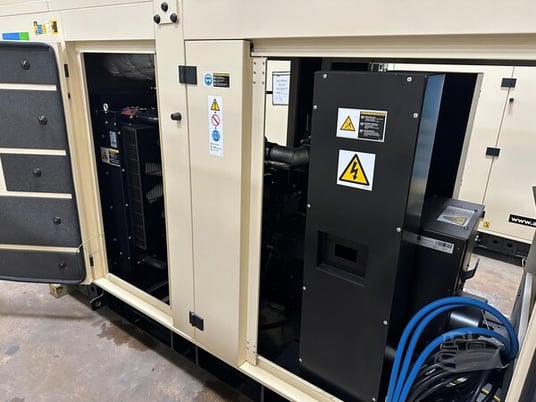 65 KW Aksa, stationary generator set, 3-phase, John Deere 4045 engine, enclosure - Image 3