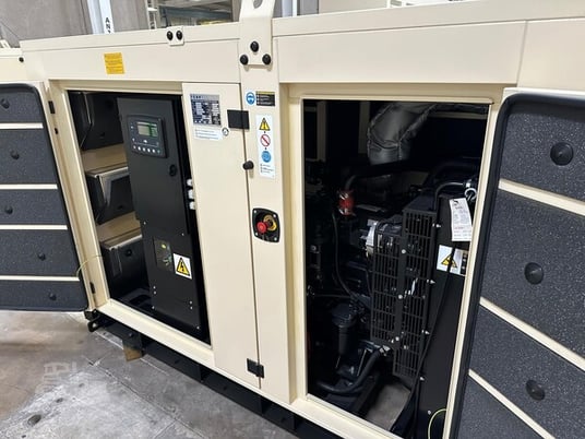 65 KW Aksa, stationary generator set, 3-phase, John Deere 4045 engine, enclosure - Image 4