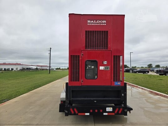 400 KW Baldor, towable generator, 3-phase, John Deere 6135 engine, enclosure - Image 3
