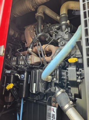 400 KW Baldor, towable generator, 3-phase, John Deere 6135 engine, enclosure - Image 9