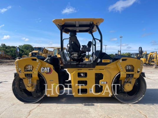 Caterpillar CB10, Vibratory Single Drum Asphalt, 77 hours, S/N: L9R00535, 2023 - Image 2