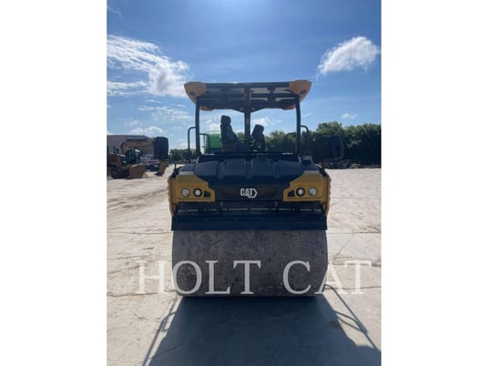 Caterpillar CB10, Vibratory Single Drum Asphalt, 77 hours, S/N: L9R00535, 2023 - Image 4