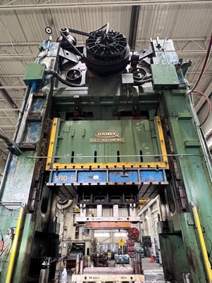 300 Ton, Danly #E2-300-84-48, straight side double crank, 24" stroke, 60" Shut Height, 10" adj., 22-30 SPM - Image 4