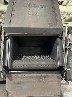14 cu.ft. DeLong #Super-14 Wheelabrator Tumblast - Rubber belt - Image 2