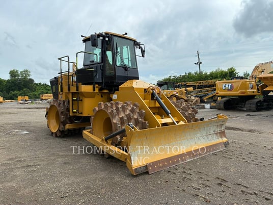 Caterpillar 815, Compactor, 857 hours, S/N: J5T00178, 2022 - Image 1