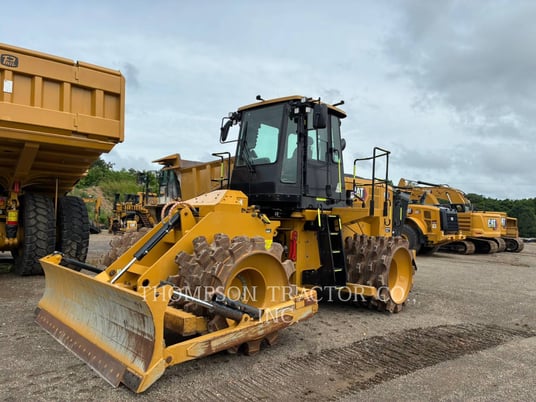 Caterpillar 815, Compactor, 857 hours, S/N: J5T00178, 2022 - Image 2
