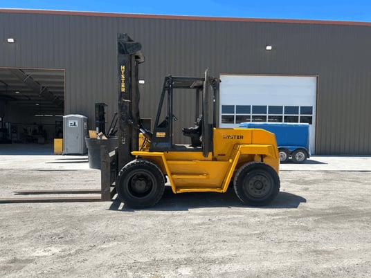 18000 lb. Hyster #H190XL, forklift, hydraulic fork positioner, lift & tilt, air brakes, 3 speed motor, 1996 - Image 1