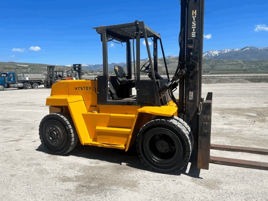 18000 lb. Hyster #H190XL, forklift, hydraulic fork positioner, lift & tilt, air brakes, 3 speed motor, 1996 - Image 2