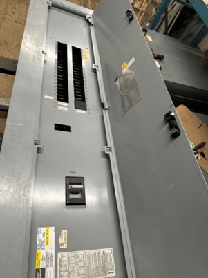 400 Amp. General Electric, AQF3424CBX, Panelboard, 208Y/120 Volts 3PH 4W MCB Indoor Encl 42 Circuitmp P312 - Image 1