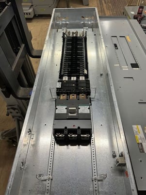 400 Amp. General Electric, AQF3424CBX, Panelboard, 208Y/120 Volts 3PH 4W MCB Indoor Encl 42 Circuitmp P312 - Image 4