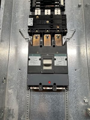 400 Amp. General Electric, AQF3424CBX, Panelboard, 208Y/120 Volts 3PH 4W MCB Indoor Encl 42 Circuitmp P312 - Image 5