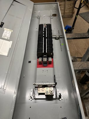 400 Amp. IEM PIU75, Panelboard, 208Y/120 Volts 3PH 4W 42 Circuit 400 Amp Indoor Encl MLO P472 - Image 2