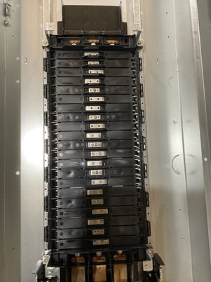 400 Amp. Square D NF, Panelboard, 480/277 Volts 3PH 4W Main LAP36400MB MCB Indoor Encl P670, New - Image 2