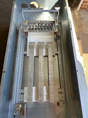 400 Amp. Westinghouse PRL4, Panelboard, 480/277 Volts 3PH 4W Indoor Encl BX2457 MLO 400 Amp P023 - Image 2
