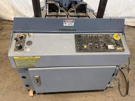 18" x 20" Hyd-Mech #V-18, vertical band saw - Image 4