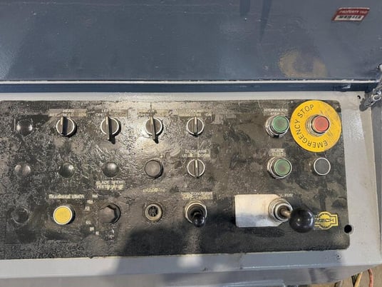 18" x 20" Hyd-Mech #V-18, vertical band saw - Image 5