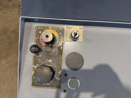 18" x 20" Hyd-Mech #V-18, vertical band saw - Image 6