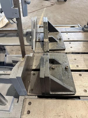 18" x 20" Hyd-Mech #V-18, vertical band saw - Image 9