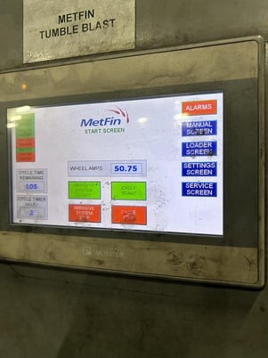 22 cu.ft. Metfin, rubber belt tumblast, 30 HP large direct drive wheel, shaker unloader & loading system - Image 4