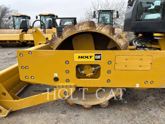 Caterpillar CP56B CAB, Vibratory Single Drum Pad, 910 hours, S/N: P5601225, 2023 - Image 8