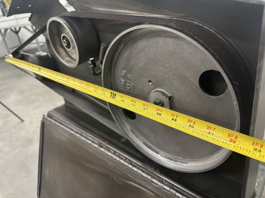 1.5" Adjustable square wheel belt sander with steel side table, 1 HP, emergency stop button - Image 6