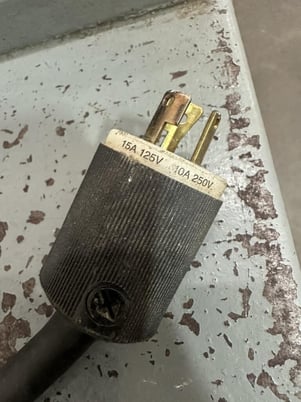 1.5" Adjustable square wheel belt sander with steel side table, 1 HP, emergency stop button - Image 10