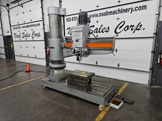 Sharp #RD-1600, box table, coolant system, built-in automatic tool ejector, automatic spindle reverse for - Image 3