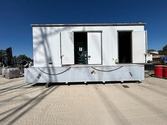 600 KW Cummins #DQCA, Standby Generator, Diesel Type, Sound Attenuated, Tier 2 Emissions, 805 HP, 208 Volts - Image 3