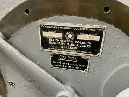 100" x 580" Betts #57R, engine lathe, 63.5" swing over cross slide, 96" face plate diameter, motorized - Image 5