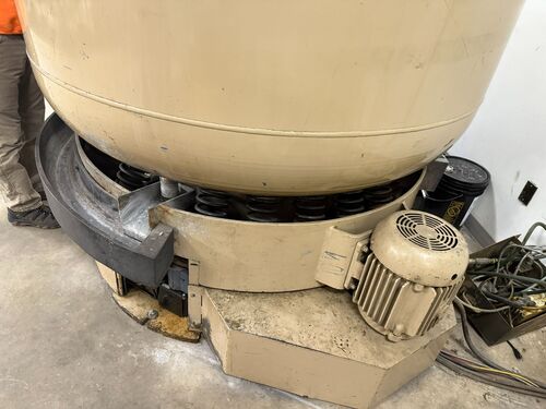 15 cu.ft. Roto-Finish #ER-1516C, vibratory finishing machine, 70" bowl diameter, 53" height, 4" drains - Image 9