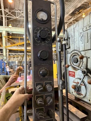 5" Cincinnati Gilbert, floor type horizontal boring mill with floor plate, 50" x 72" infeeding power rotary - Image 9