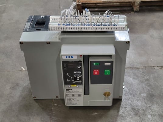 800 Amps, Eaton Magnum, MDS6084VEA, circuit breaker, 4-pole, 600 Volts - Image 1